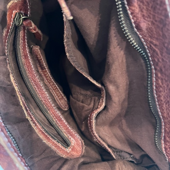 Beautifully Distressed Leather Shoulder Bag - Picture 10 of 12